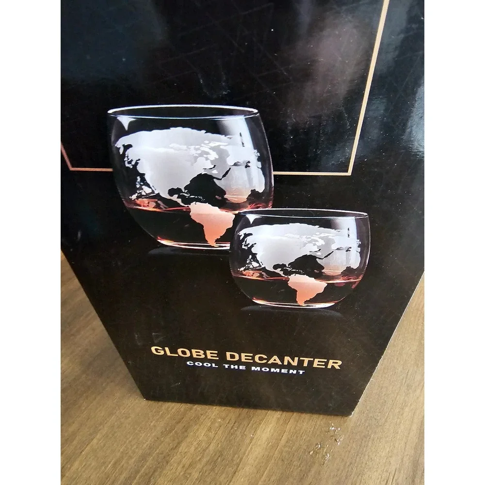 Globe Decanter with‎ 2 Glasses NIB